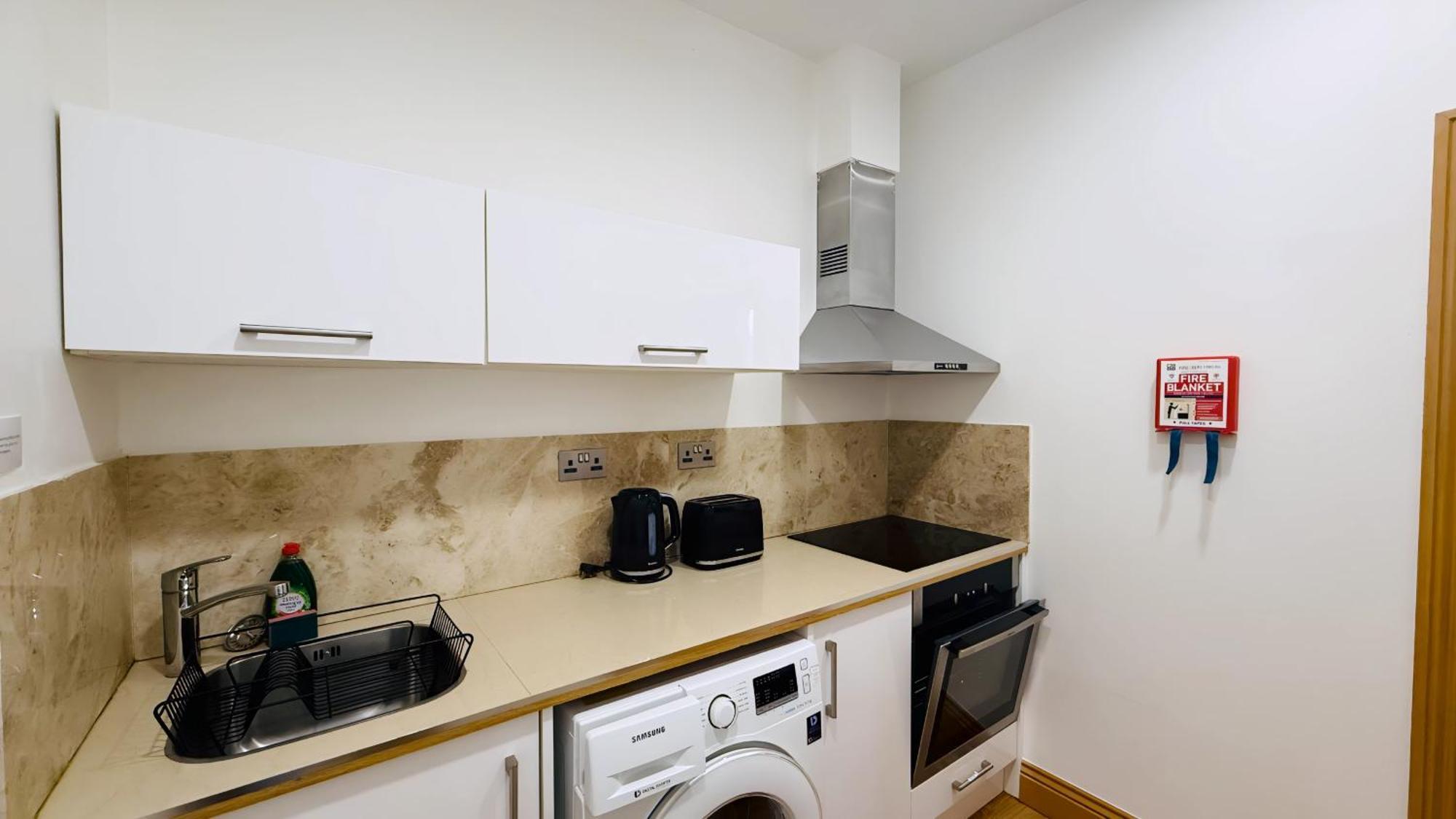 Osborne Aparthotel อีสต์บอร์น ภายนอก รูปภาพ